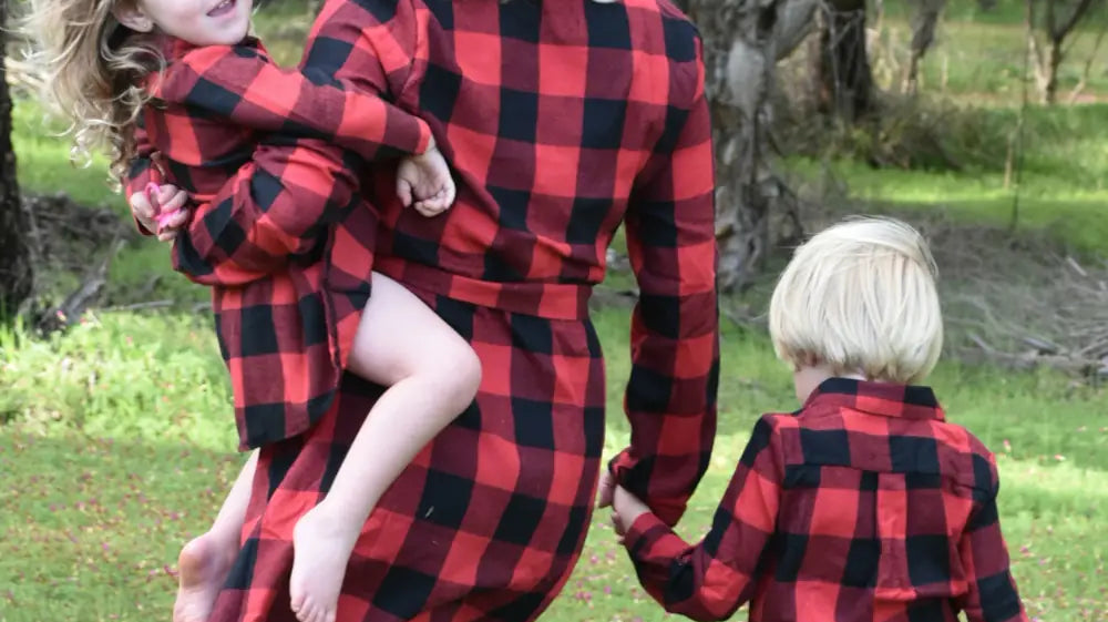 Conjuntos a juego para toda la familia: ¿cómo pueden los padres combinar sus looks?