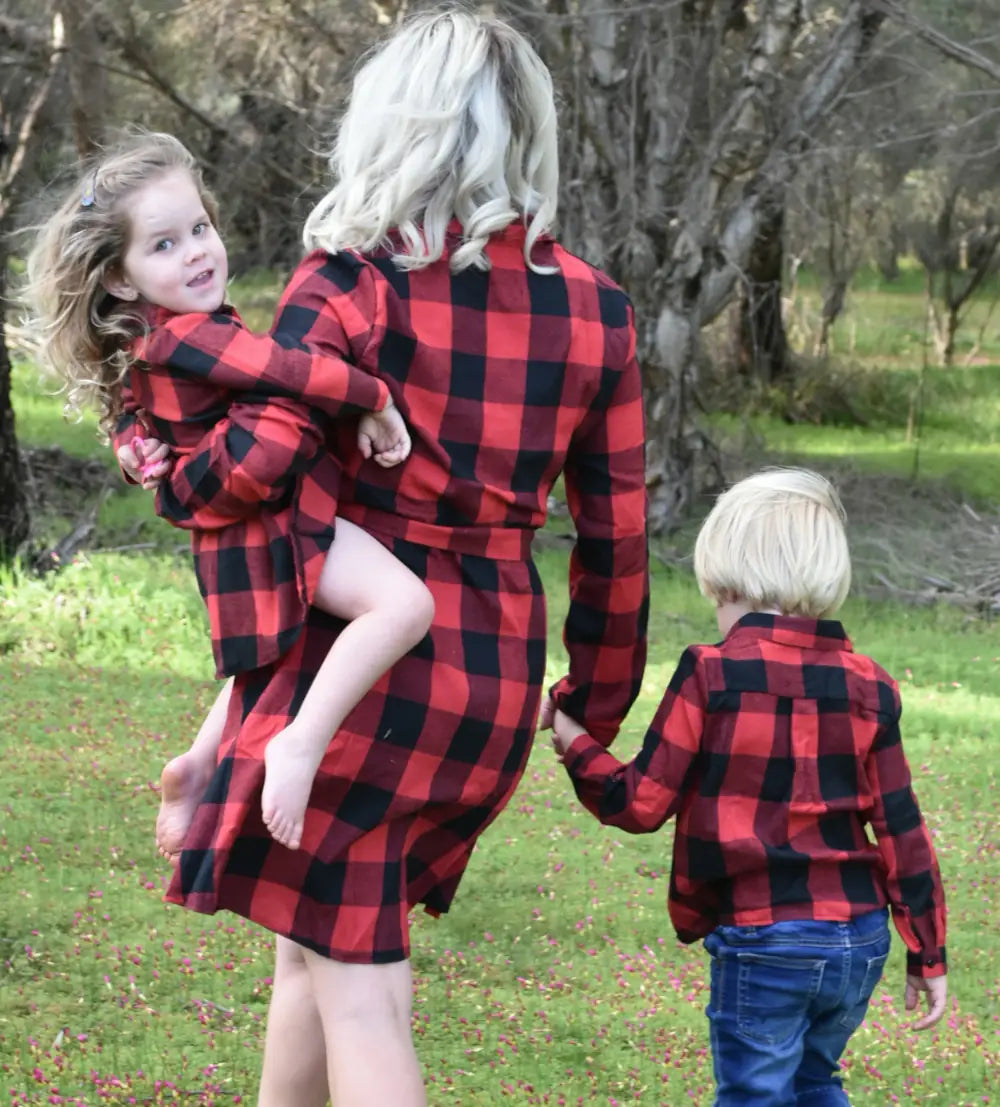 Conjuntos a juego para toda la familia: ¿cómo pueden los padres combinar sus looks?