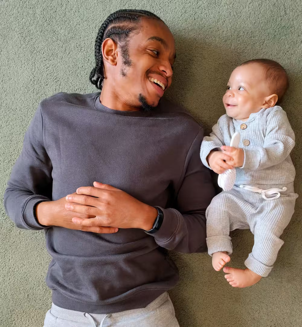 Foto eines Vaters und seines Babys