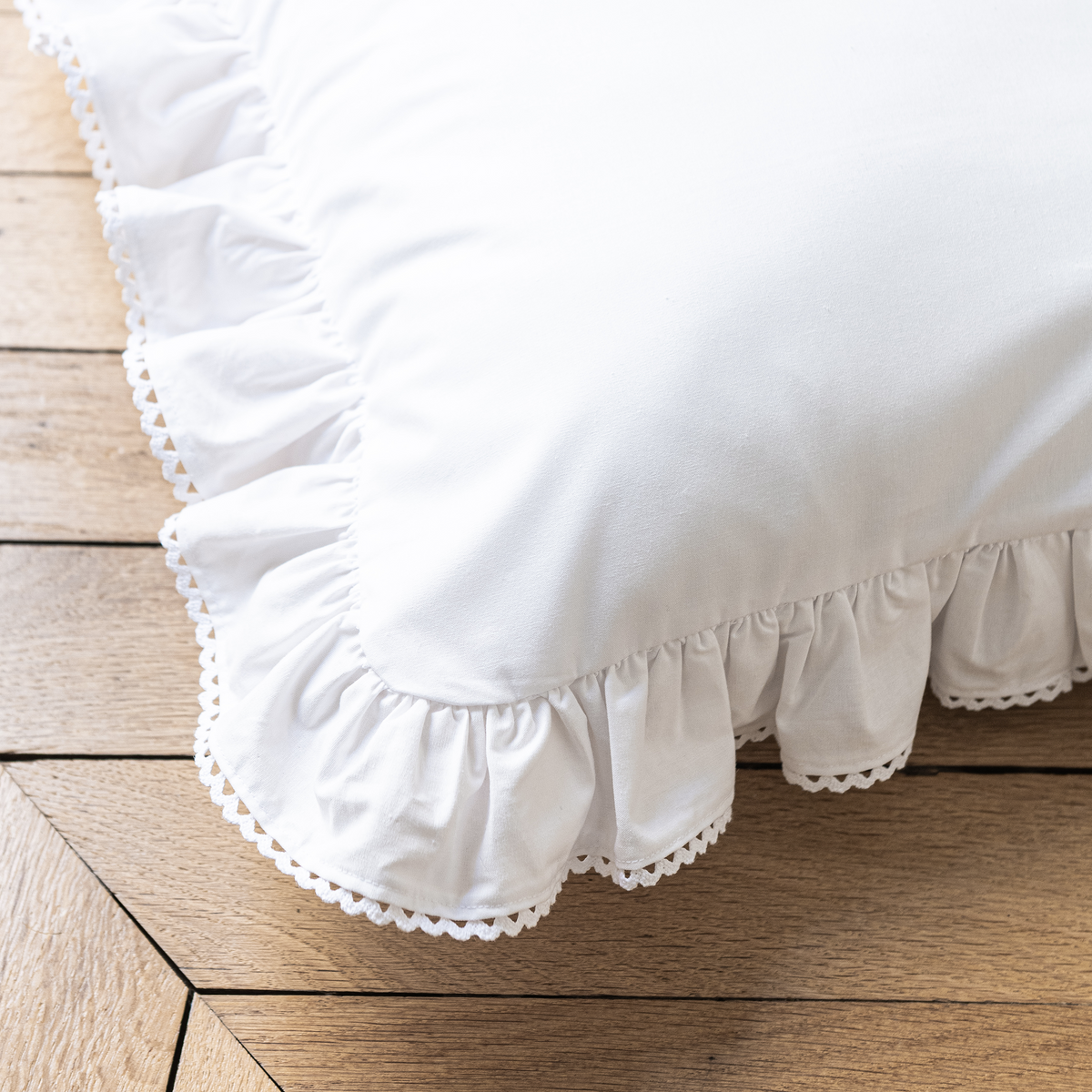 Noa de Cajou embroidered ruffle trim detail
